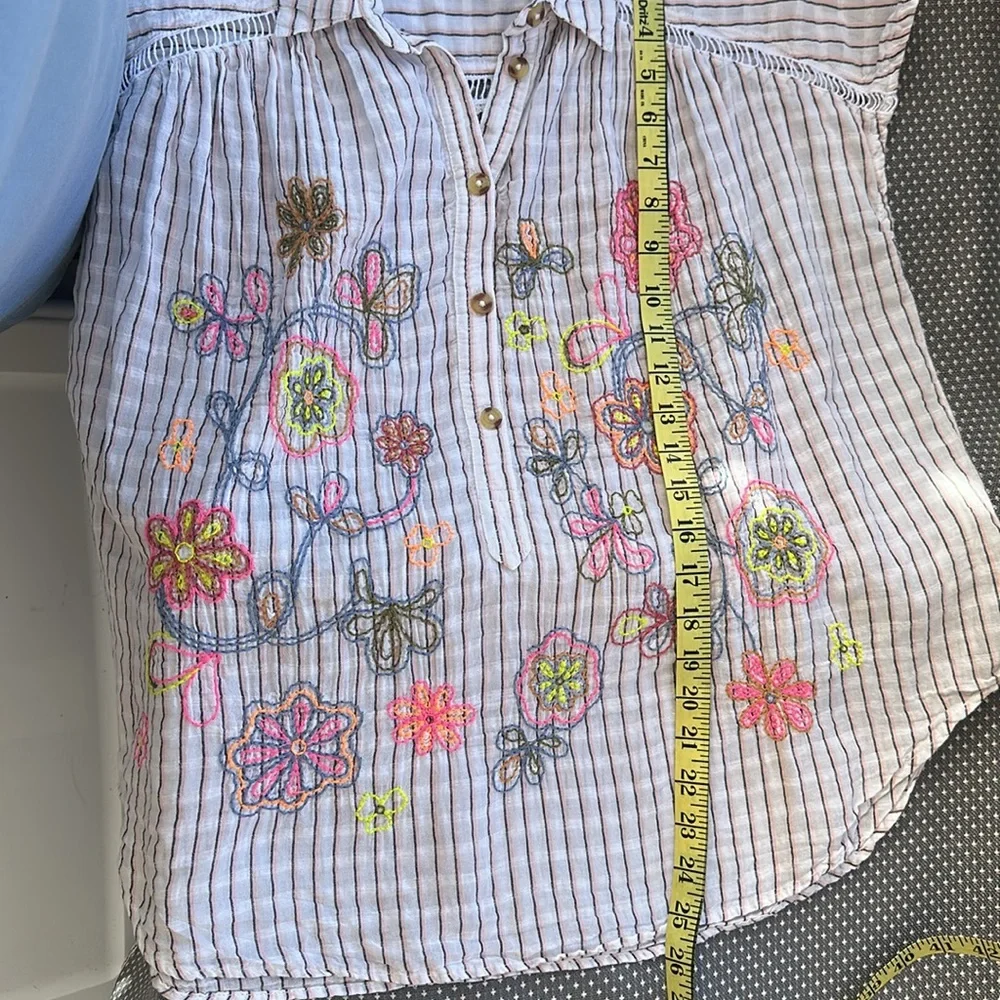 Anthropologie Pilcro Serena Surf Henley Blouse Floral Embroidered Sz S Oversized - Picture 11 of 11